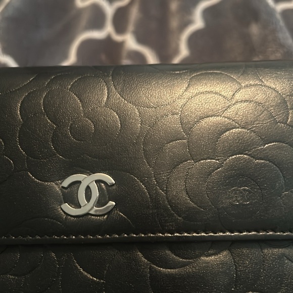 💯 Authentic CHANEL Wallet with Code - Picture 2 of 7